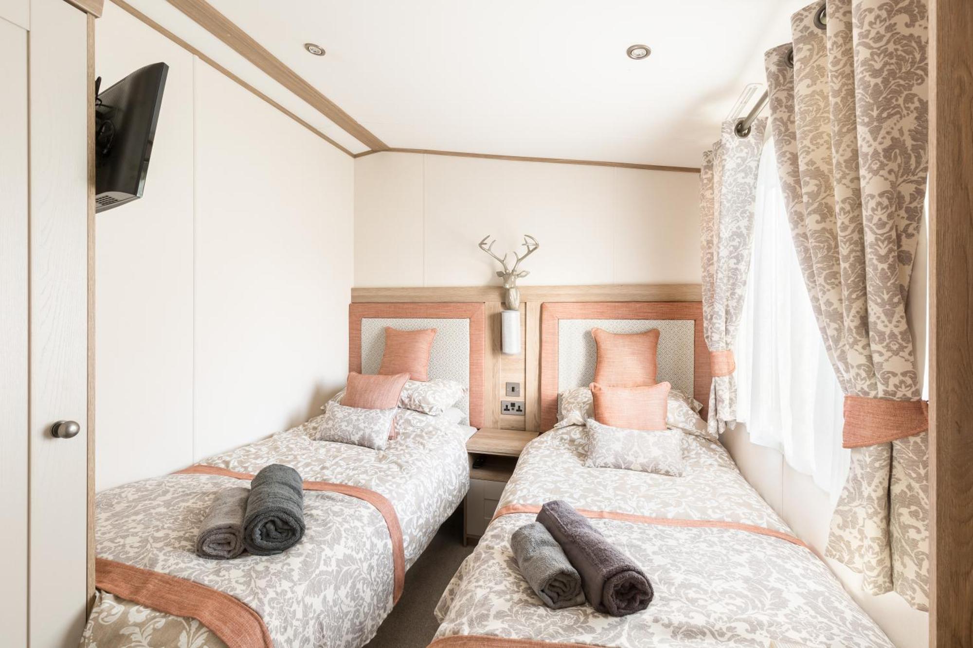 Reeds View Holiday Lodge South Cerney Extérieur photo