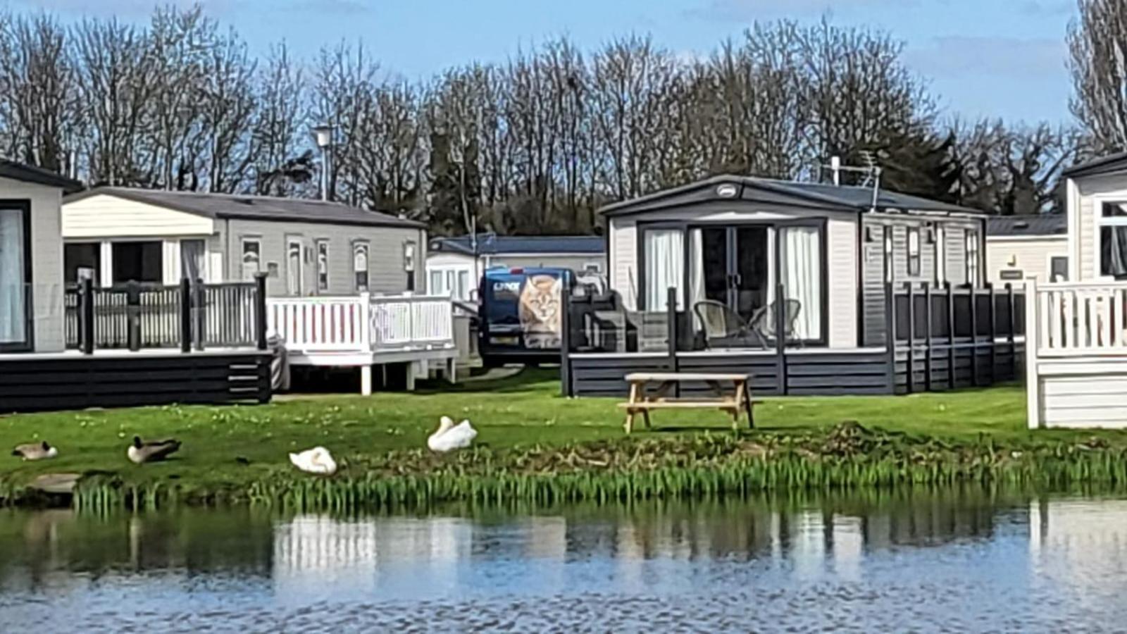 Reeds View Holiday Lodge South Cerney Extérieur photo